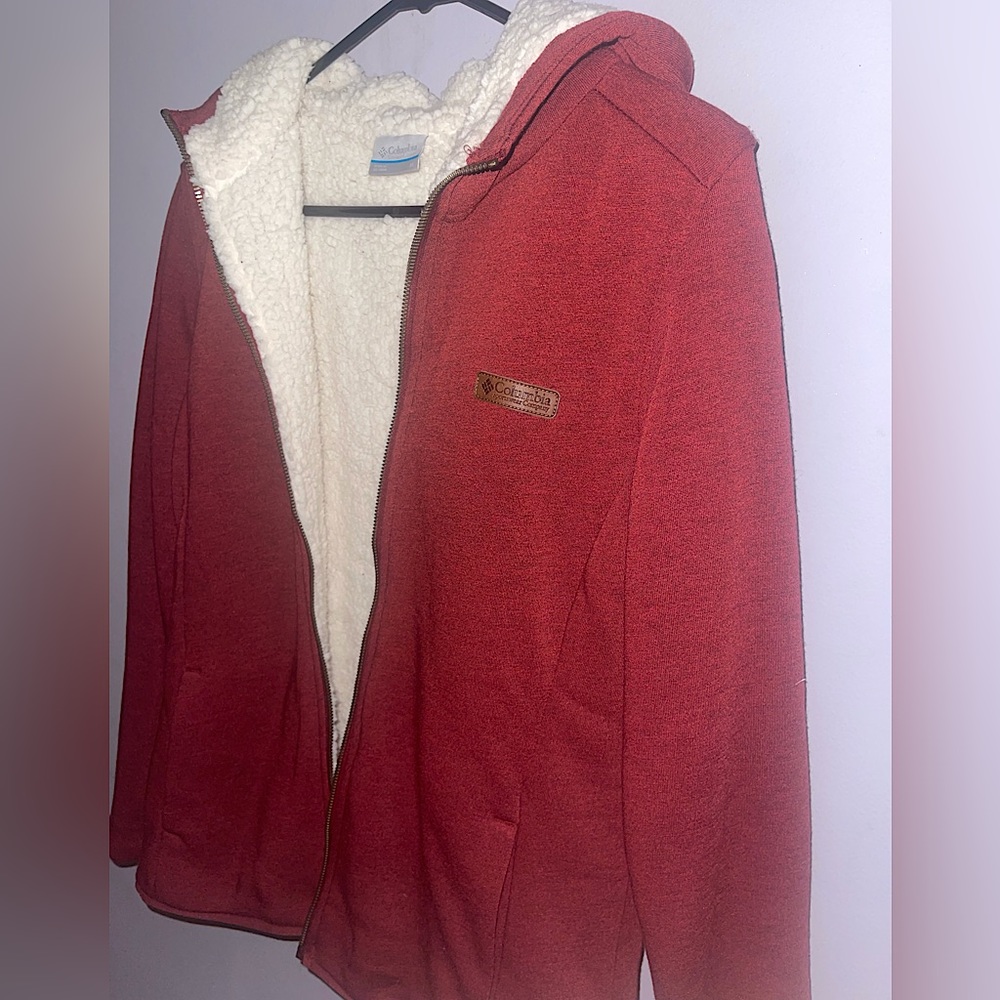 Women’s Burgundy Columbia jacket with white fleece inside. Never used ♥️💚